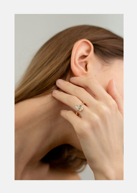 Éternal Pear Diamond Ring
