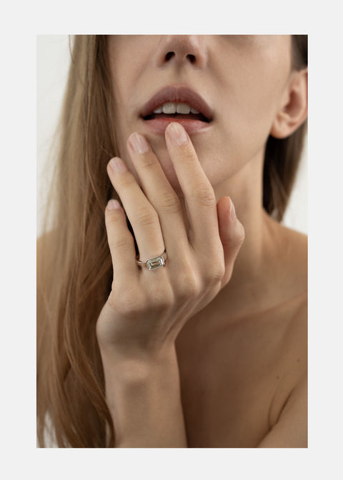 Emerald E/W Diamond Cosma Ring