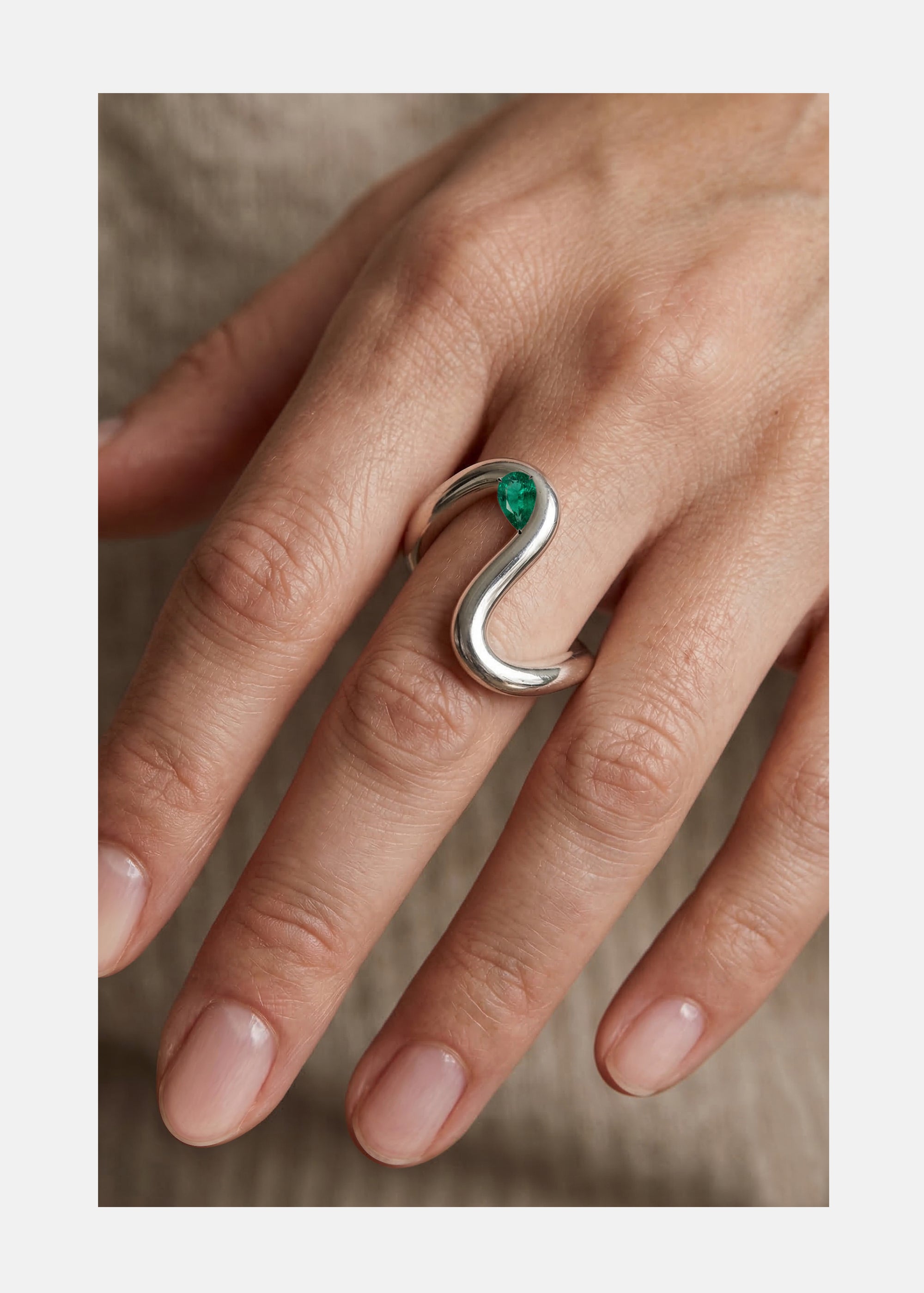 Trace Emerald Cloud Ring