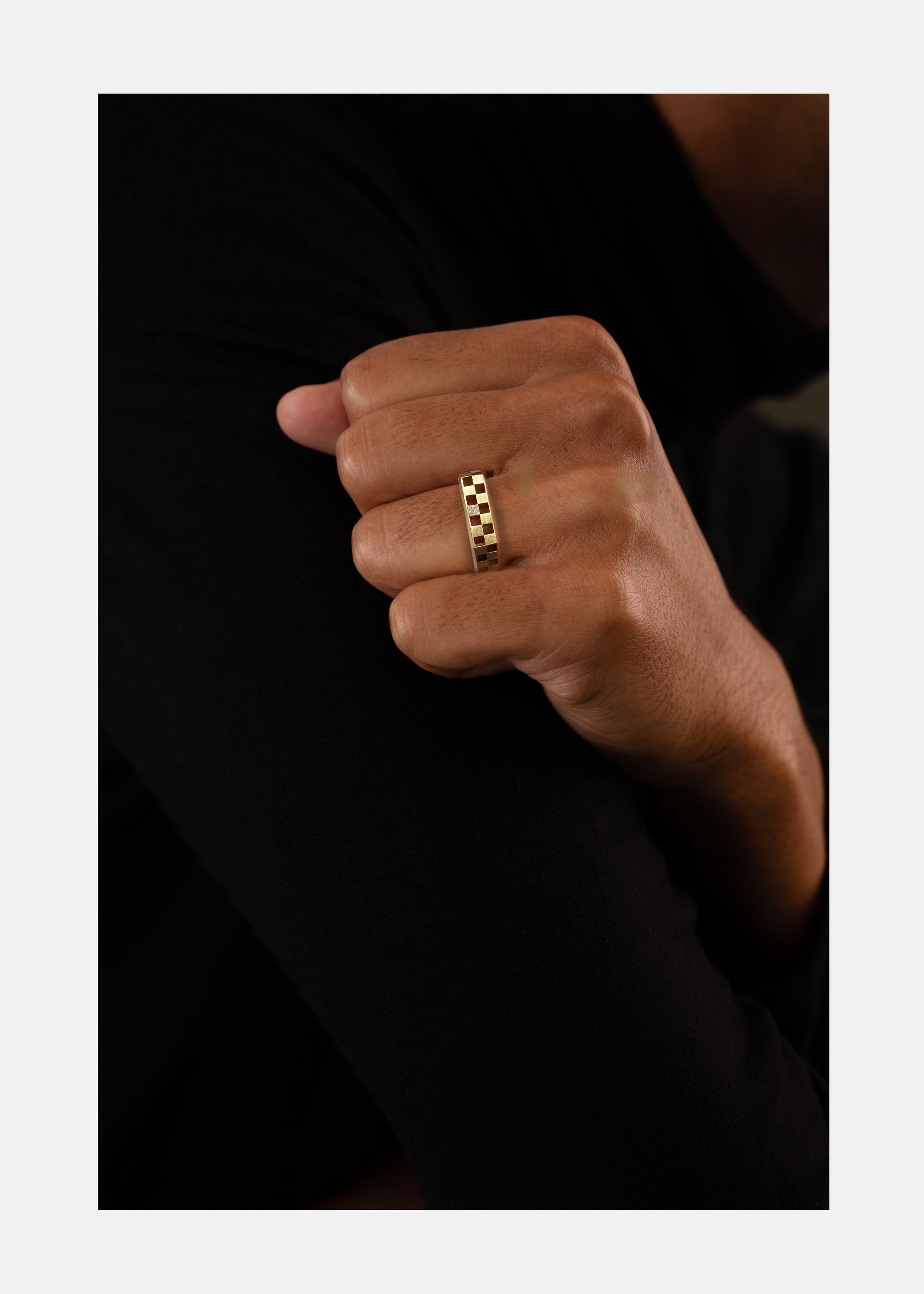 Anerise Signet Ring - Single Diamond