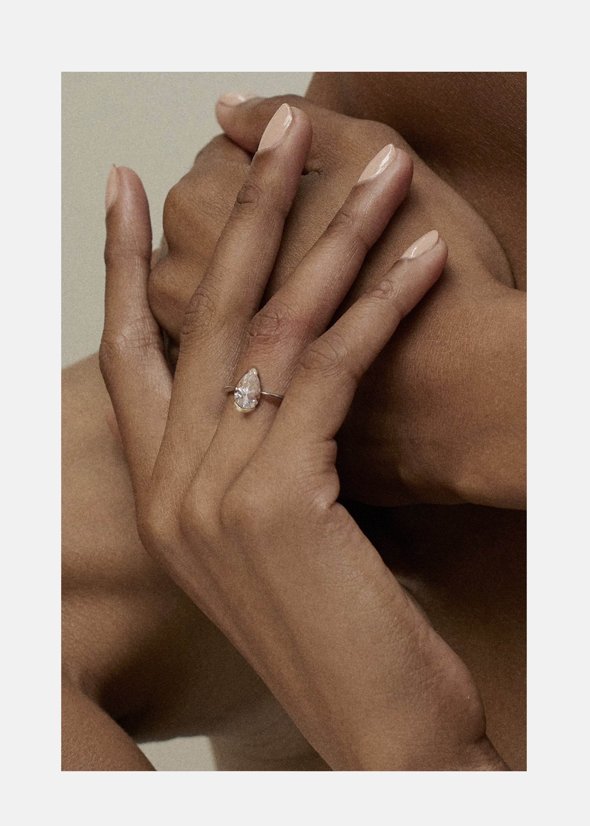 Éternal Pear Diamond Ring