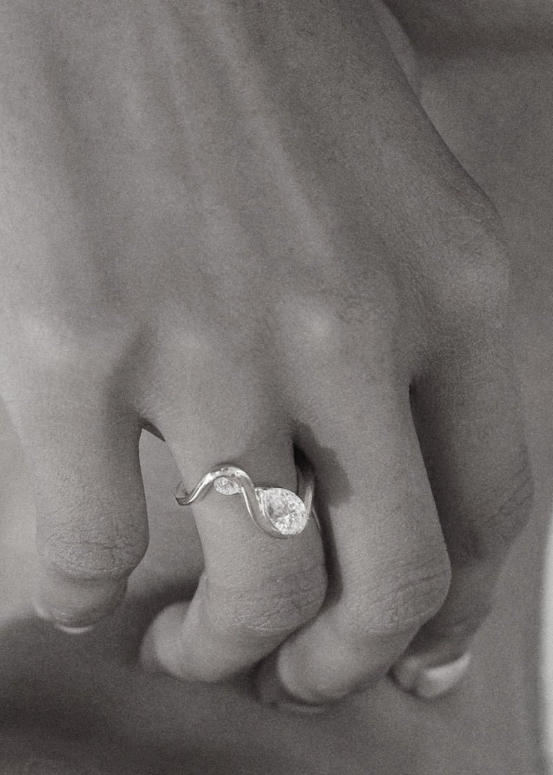Toi et Moi Pear Diamond Trace Ring