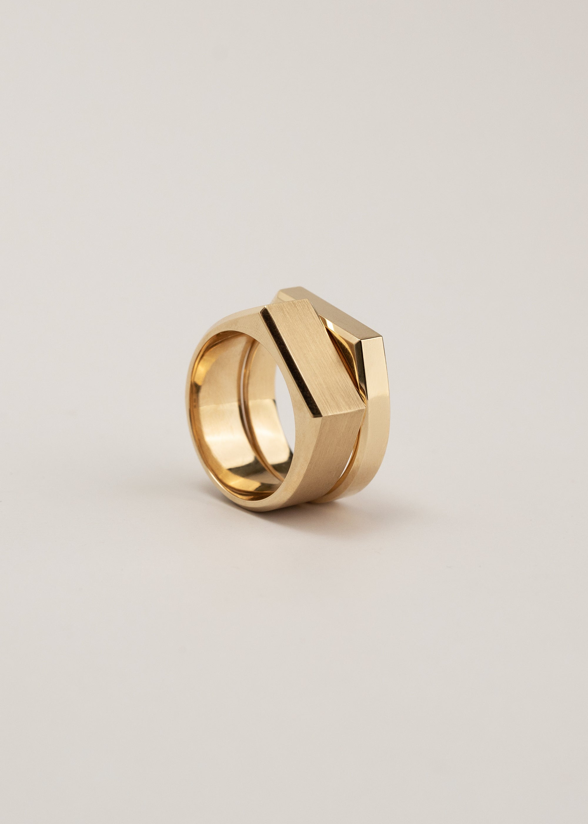 Tour Signet Ring
