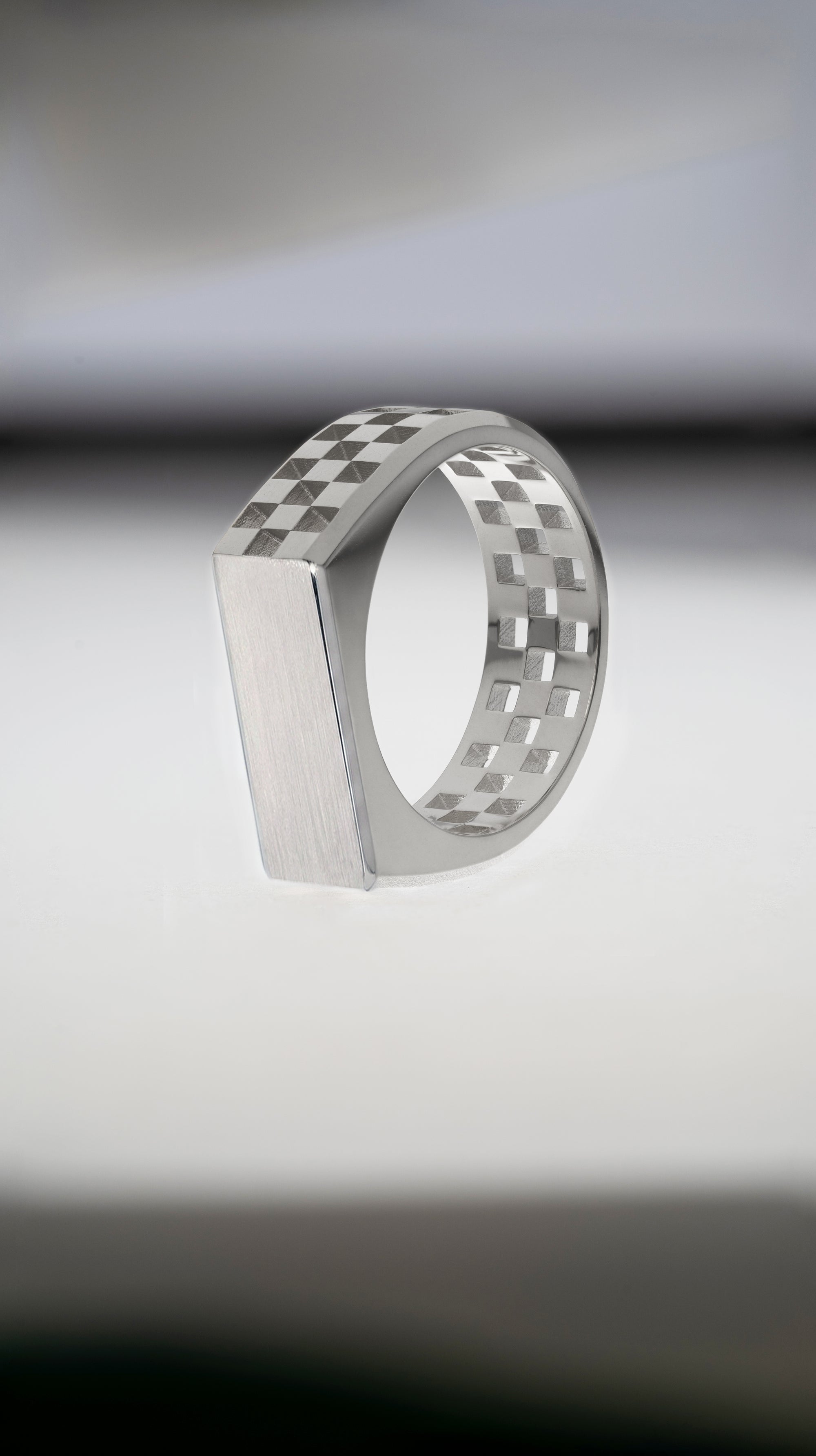 Grande Tour Top Anerise Signet Ring
