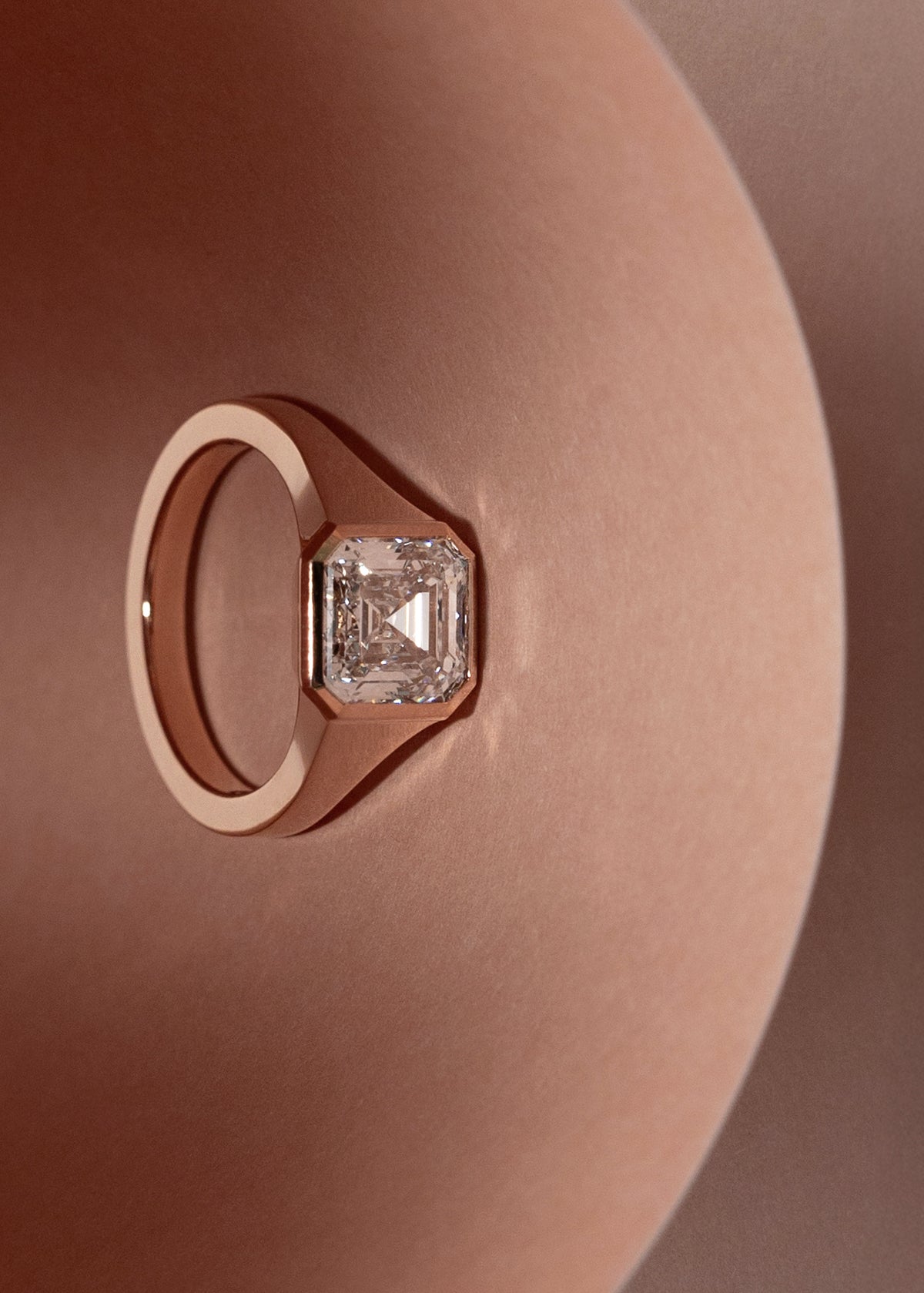 18k rose gold band  with bezel set asscher cut diamond 
