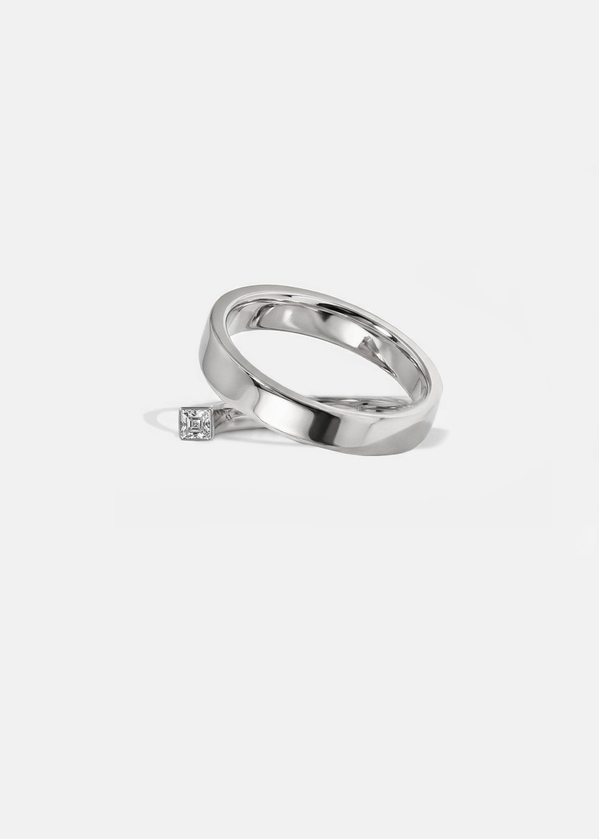 Carré Crescendo Flare Ring