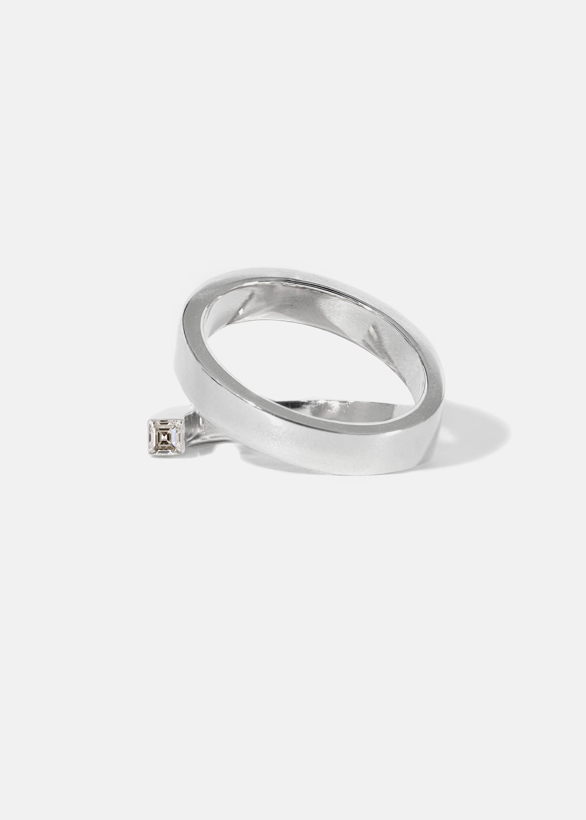 Carré Crescendo Flare Ring