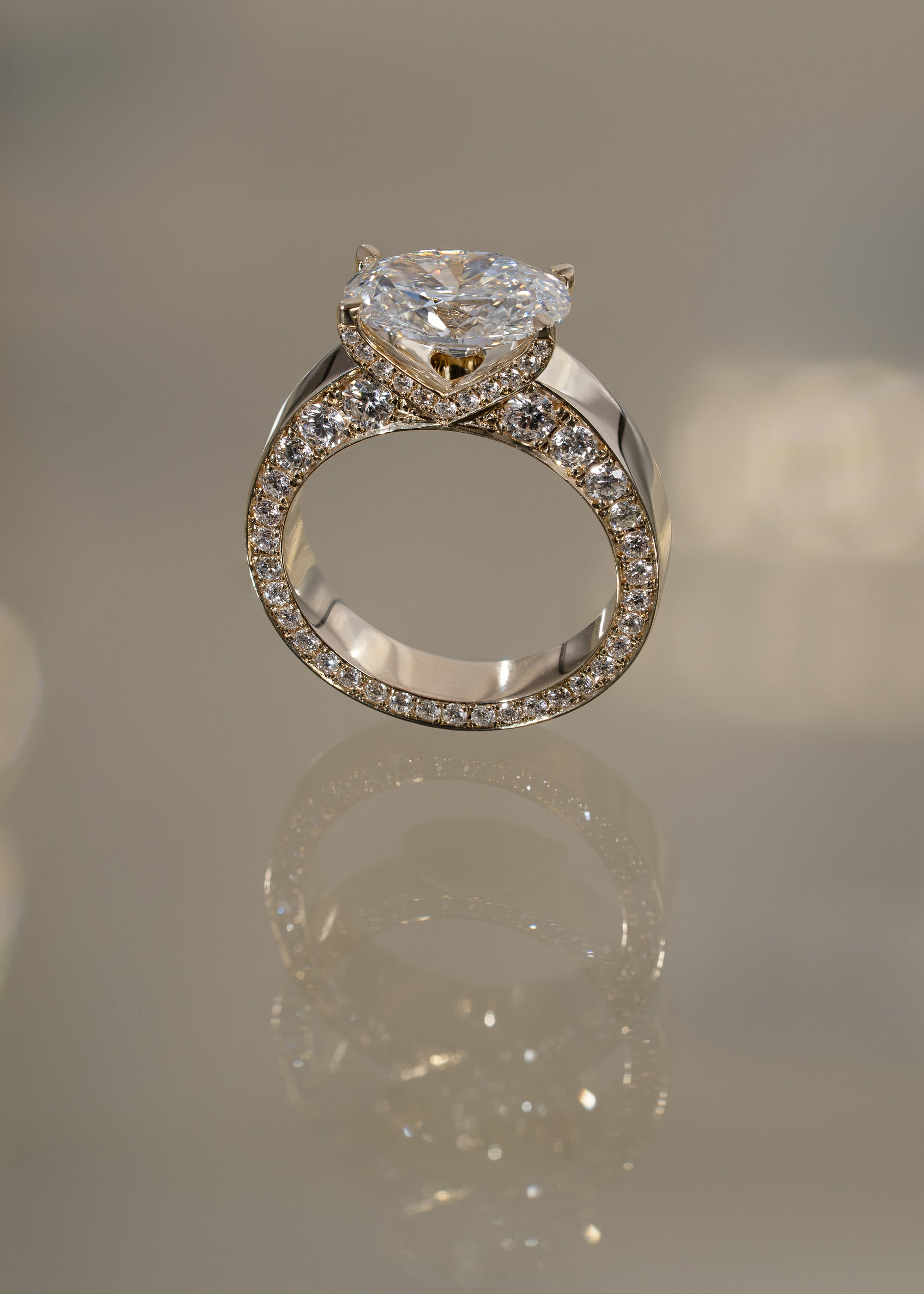 Crescendo Oasis Solitaire Ring