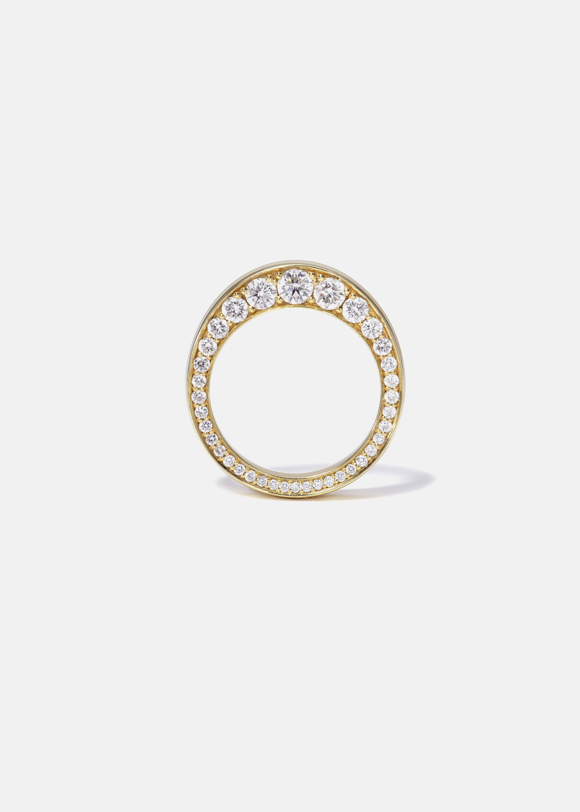 a 18k yellow gold ring featuring a tapering of round cut diamonds along the tapering gold band.