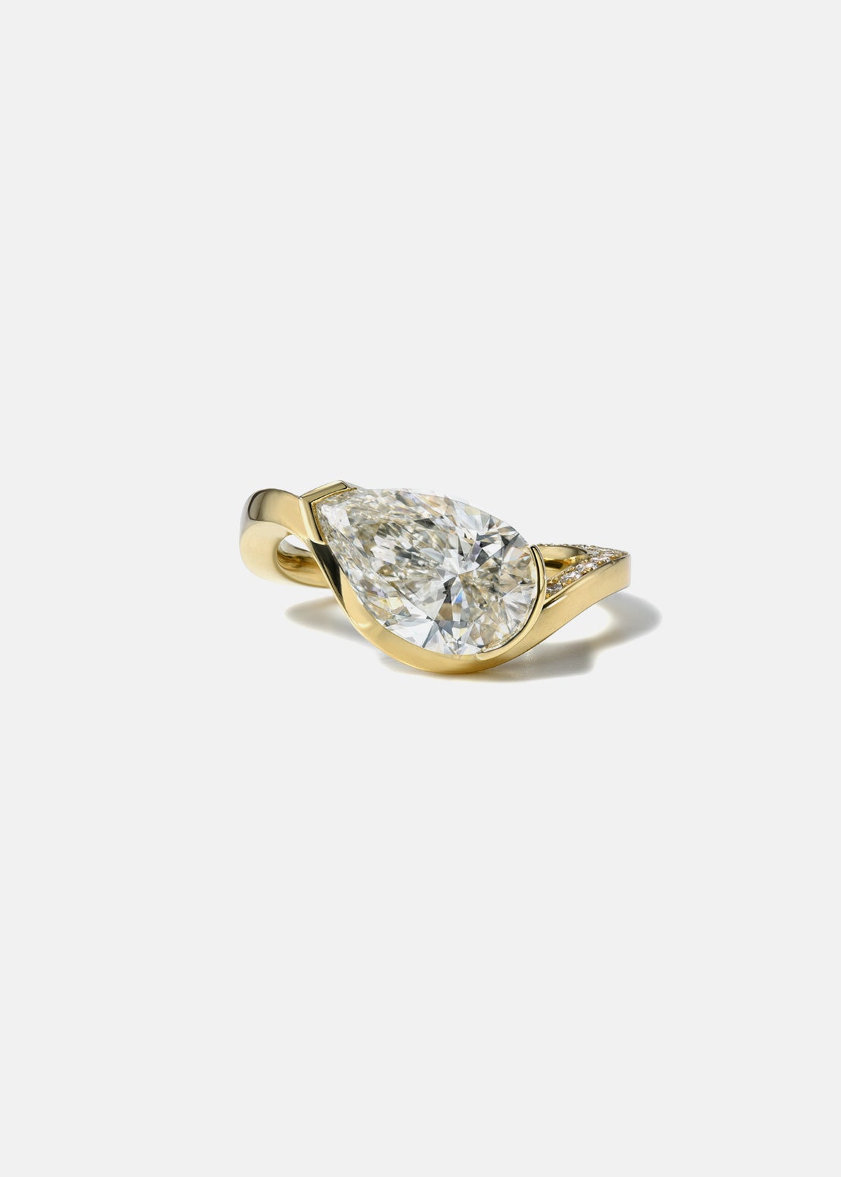 18k yellow gold ring- wave band with pavé diamonds- pear cut diamond