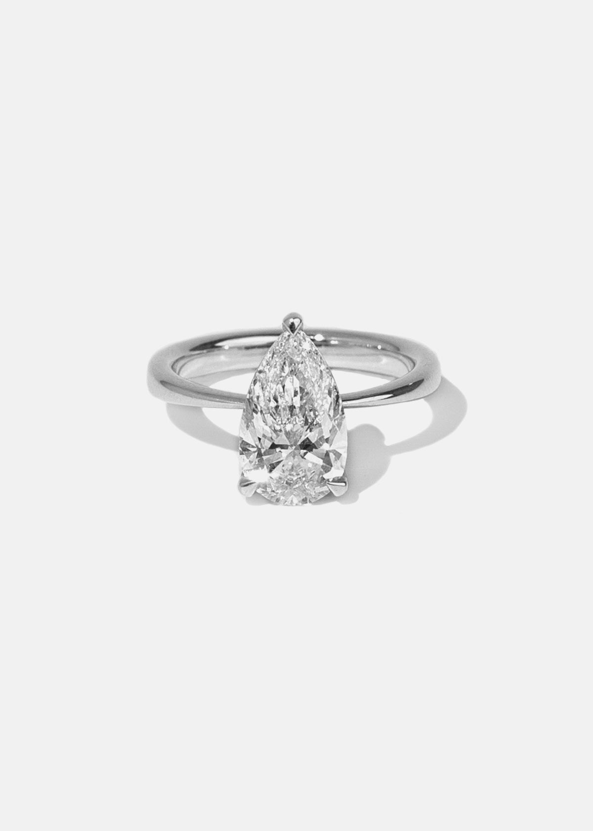 Éternal Pear Diamond Ring