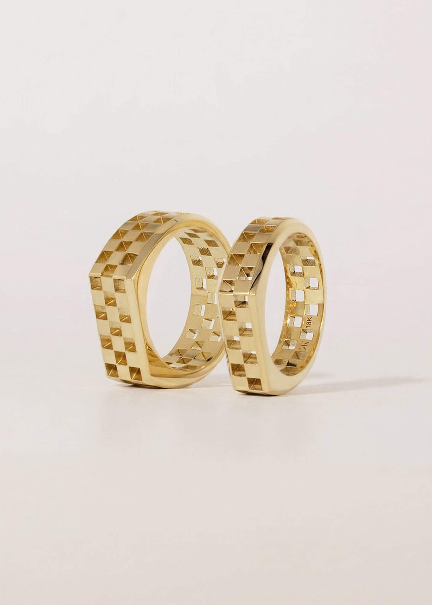 Anerise Tour Signet Ring
