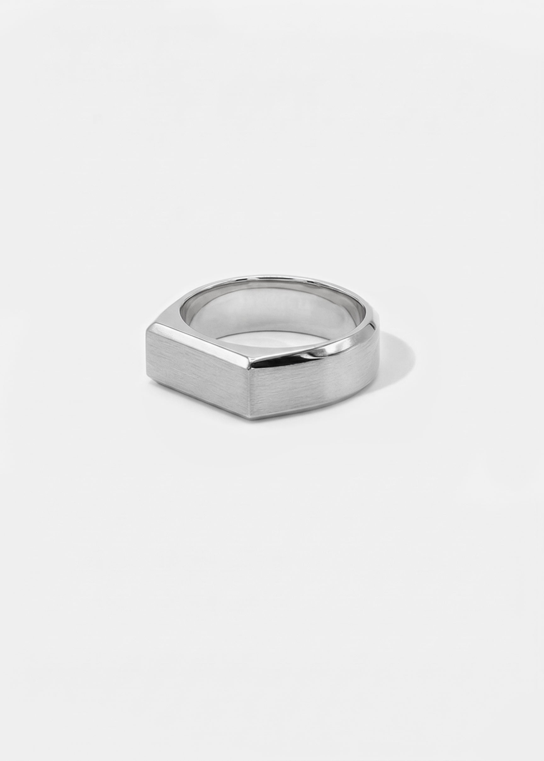 Grande Tour Signet Ring