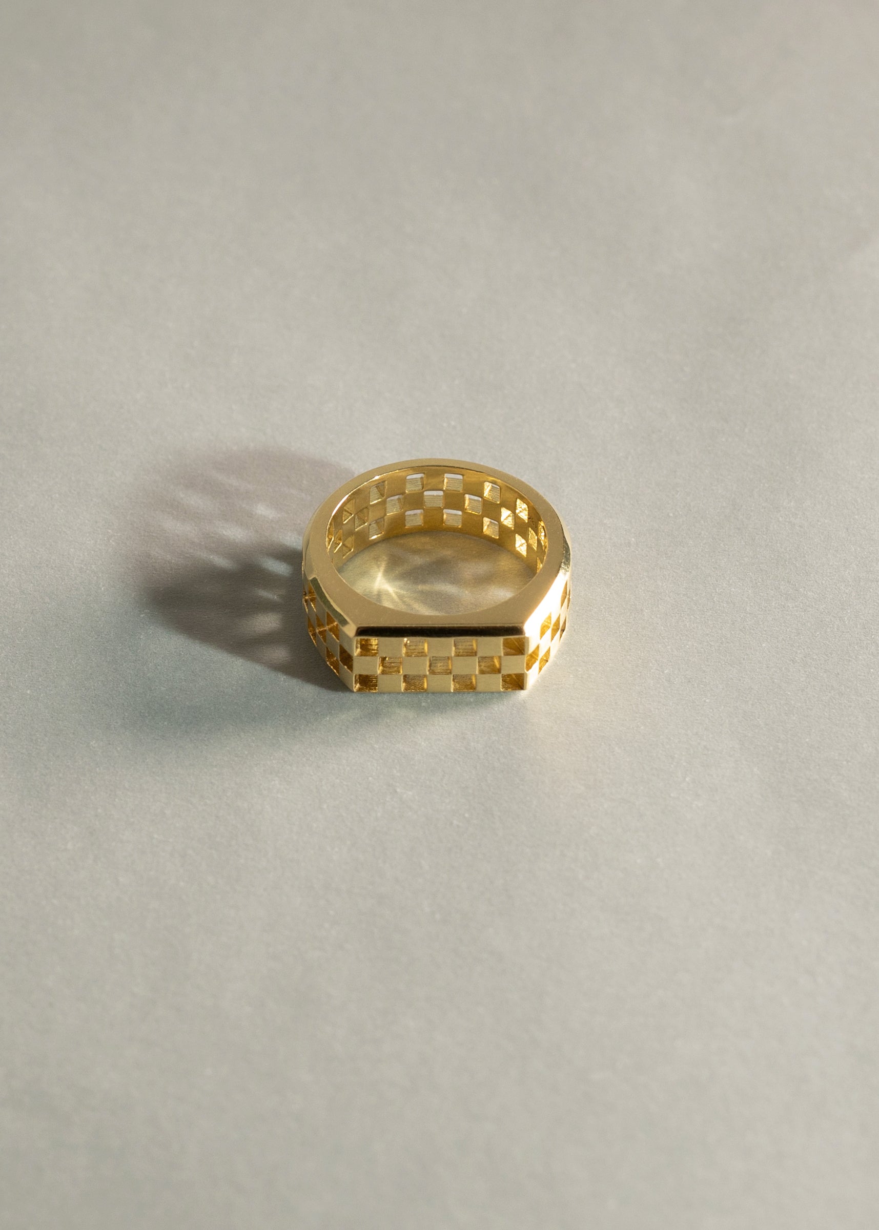 Grande Anerise Tour Signet Ring
