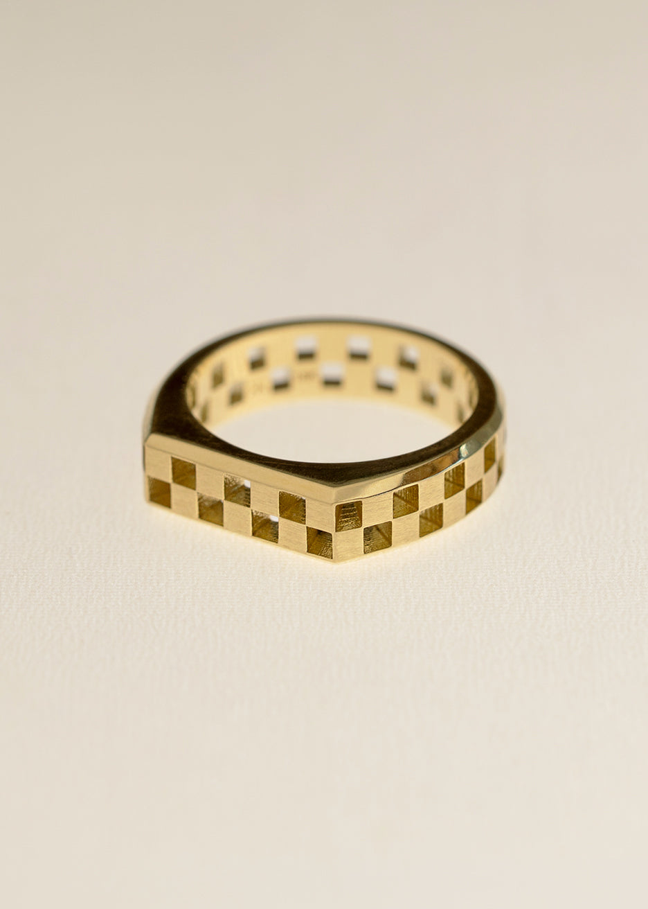 Anerise Tour Signet Ring