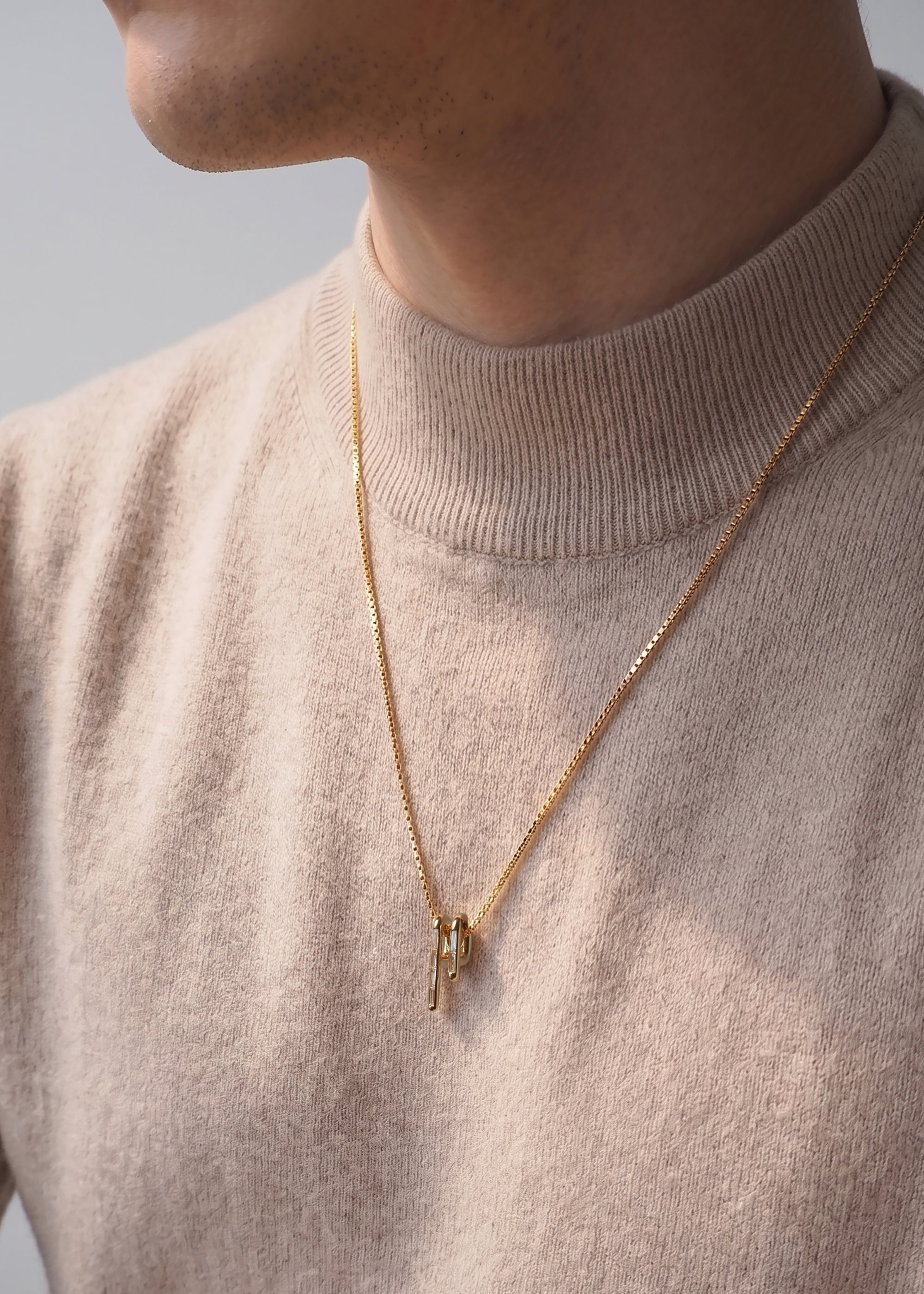 Mono Pendant Necklace - Baguette Diamonds