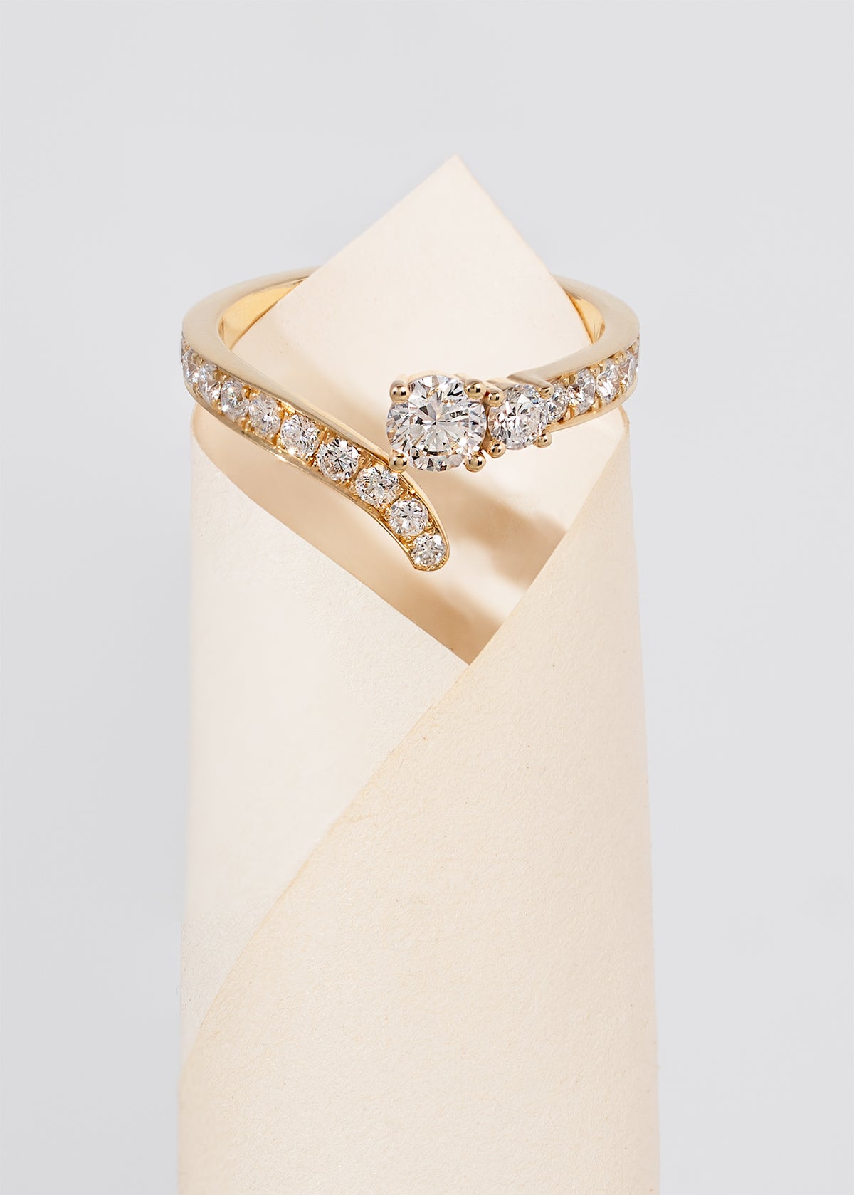 Ribbon Serif Ring
