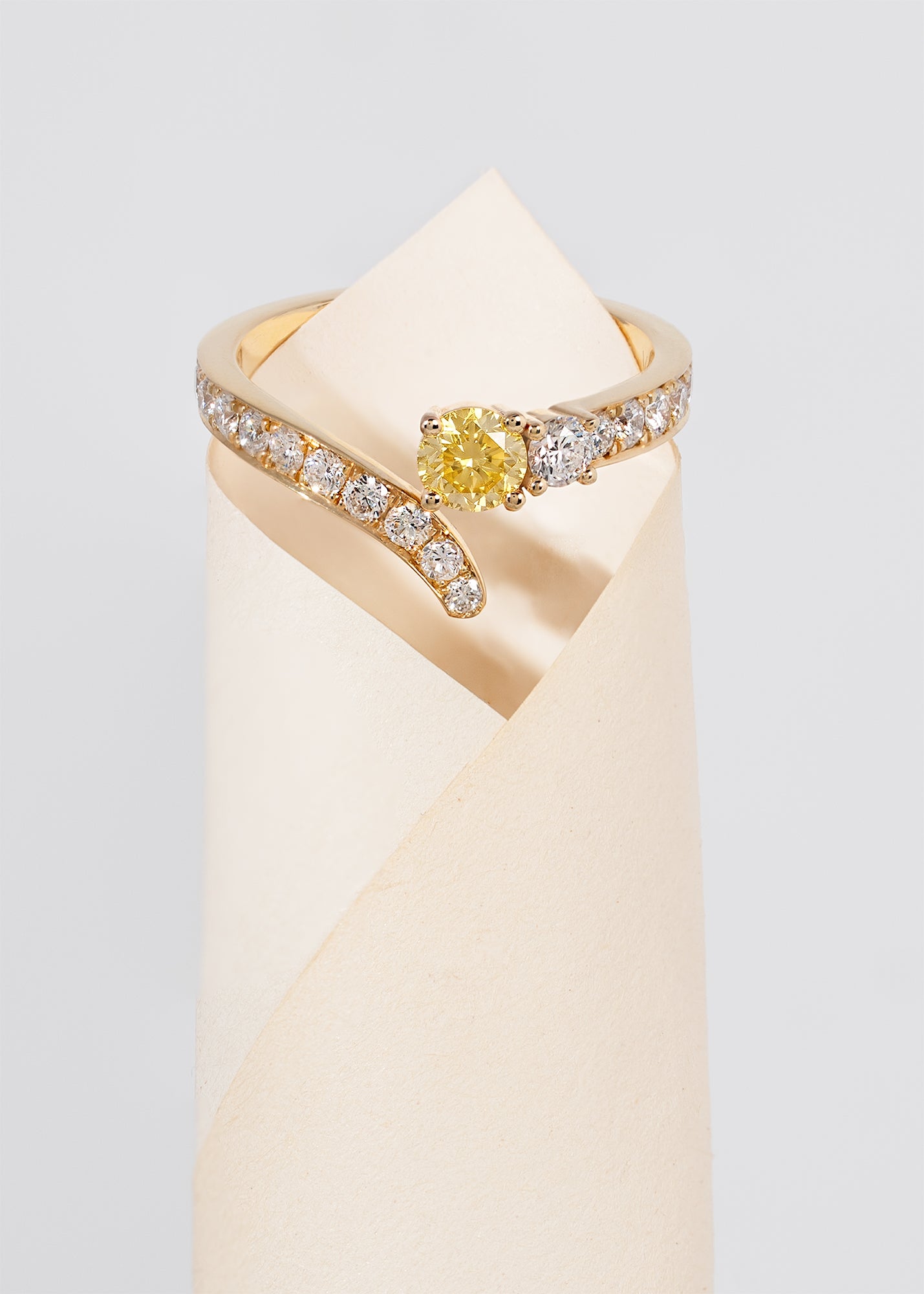 Ribbon Serif Ring