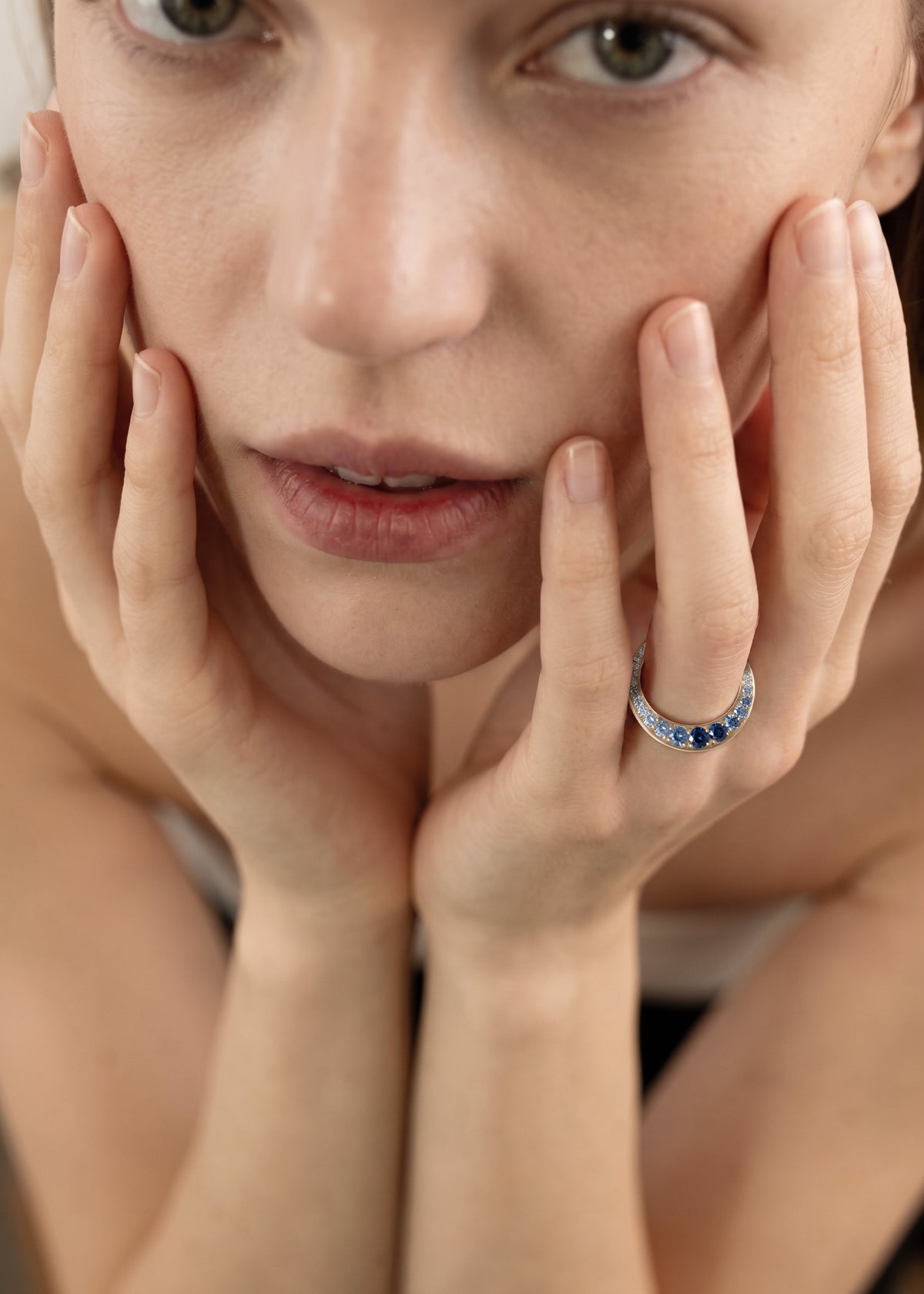 Sapphire Crescendo Oasis Ring