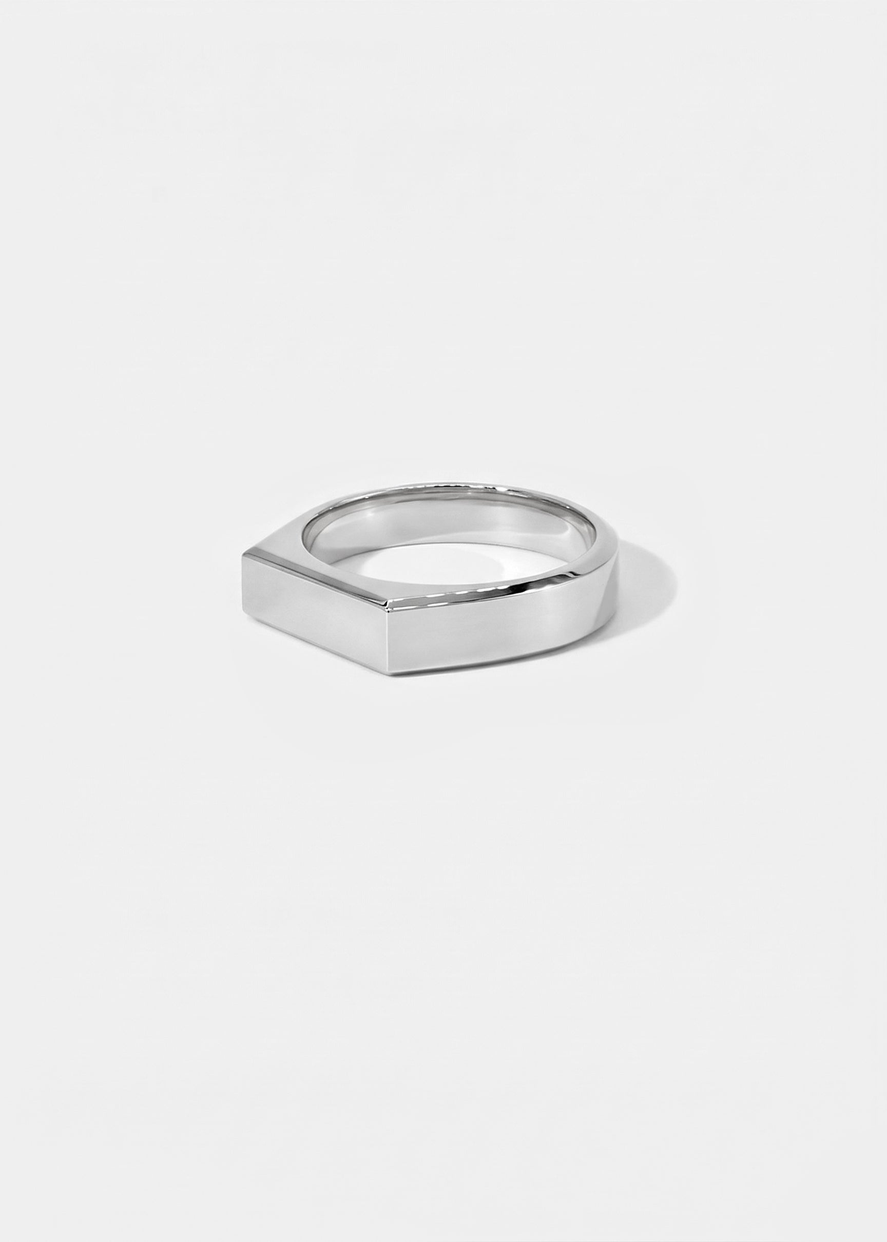 Tour Signet Ring
