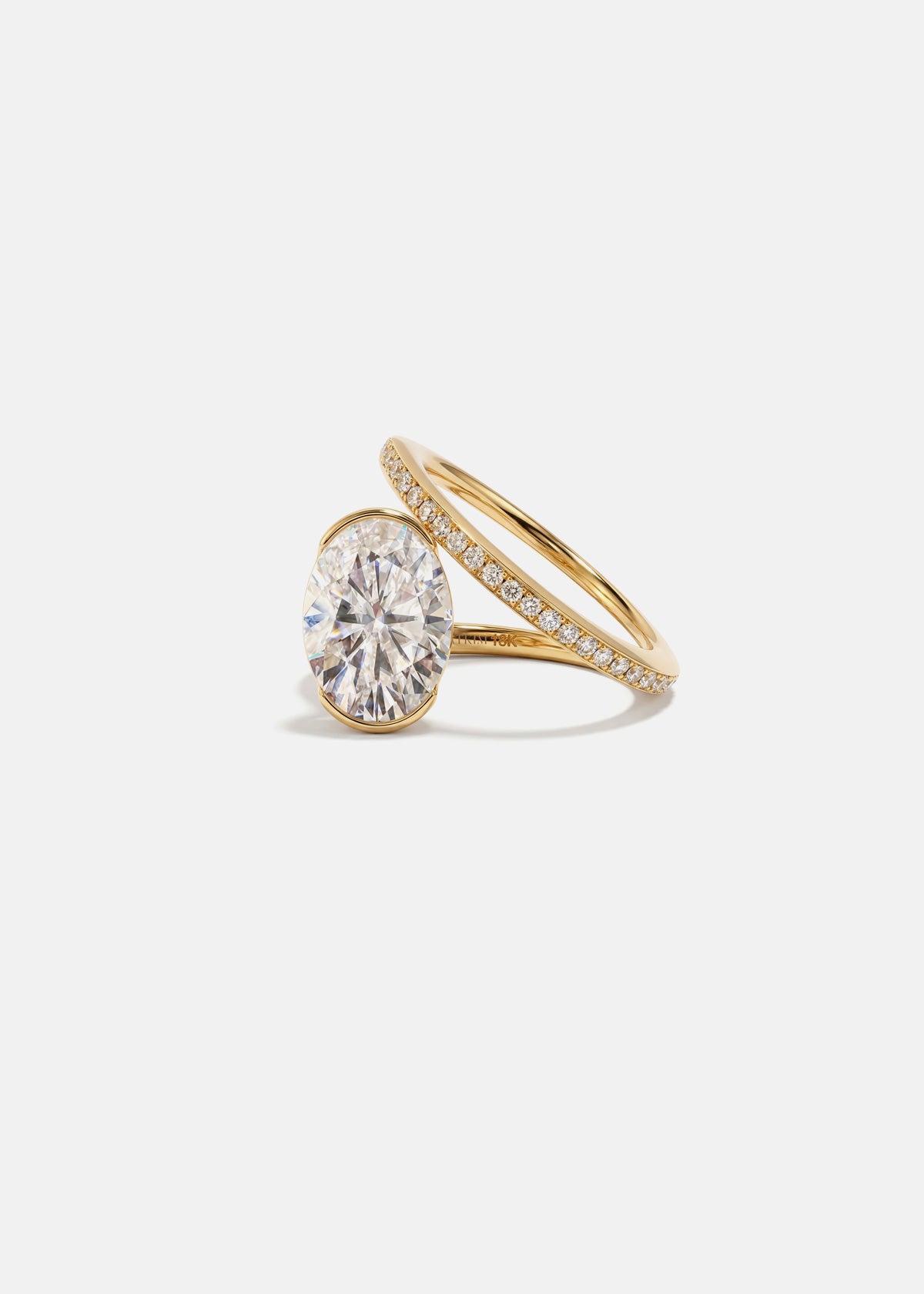 Oval Crescendo Flare Pavé Ring