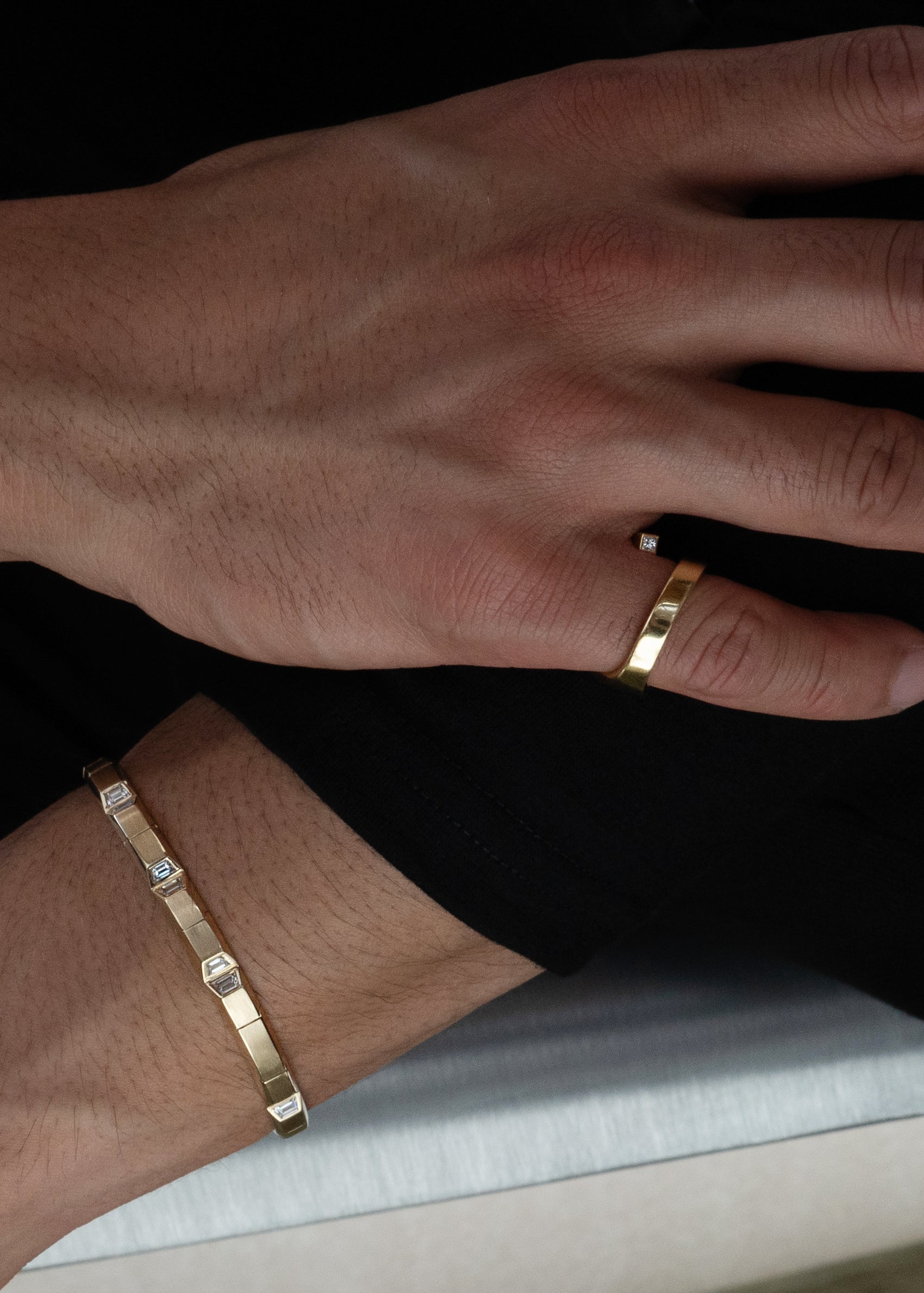 Carré Crescendo Flare Ring