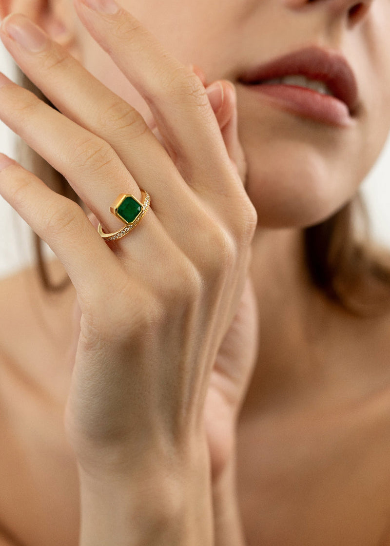 Asscher Emerald Peak Ring