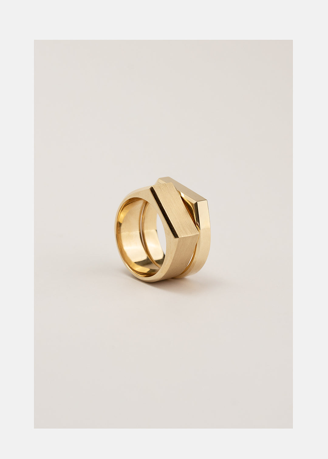 Tour Signet Ring