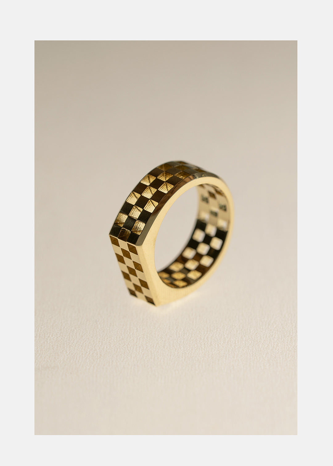 Grande Anerise Tour Signet Ring