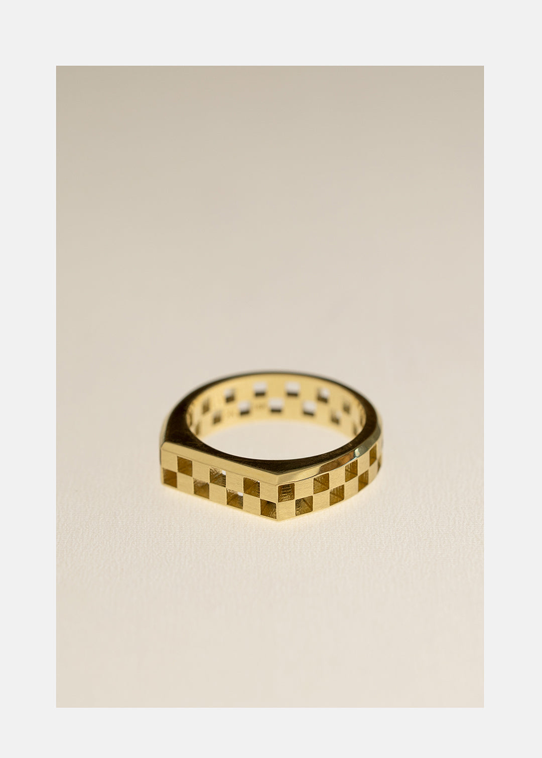 Anerise Tour Signet Ring