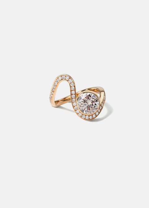 Brilliant Round Diamond Trace Pavé Ring