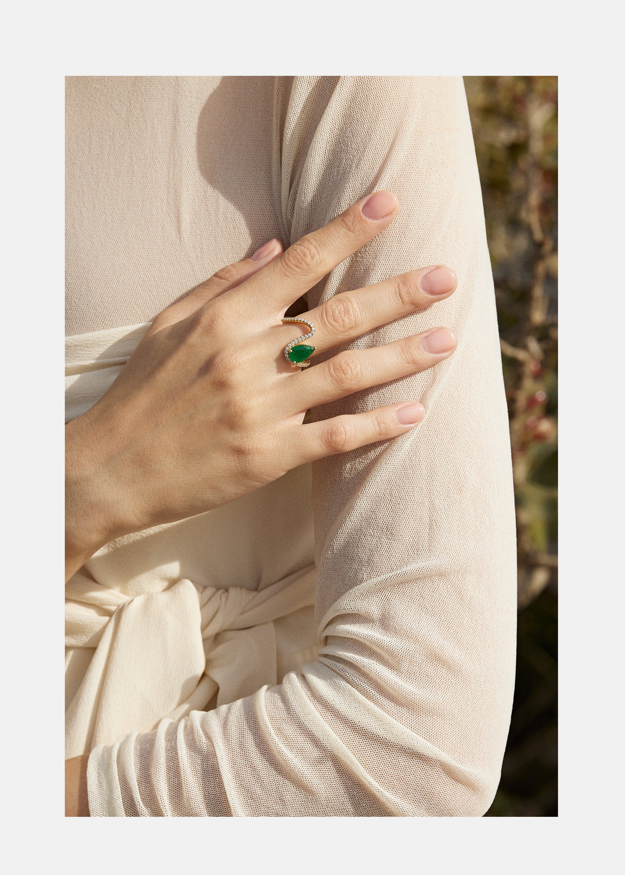 Floating Emerald Trace Pavé Ring