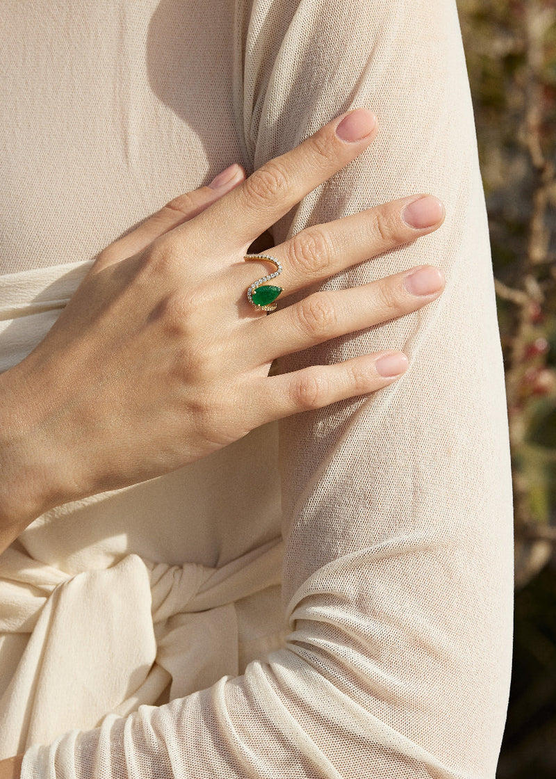 Floating Emerald Trace Pavé Ring