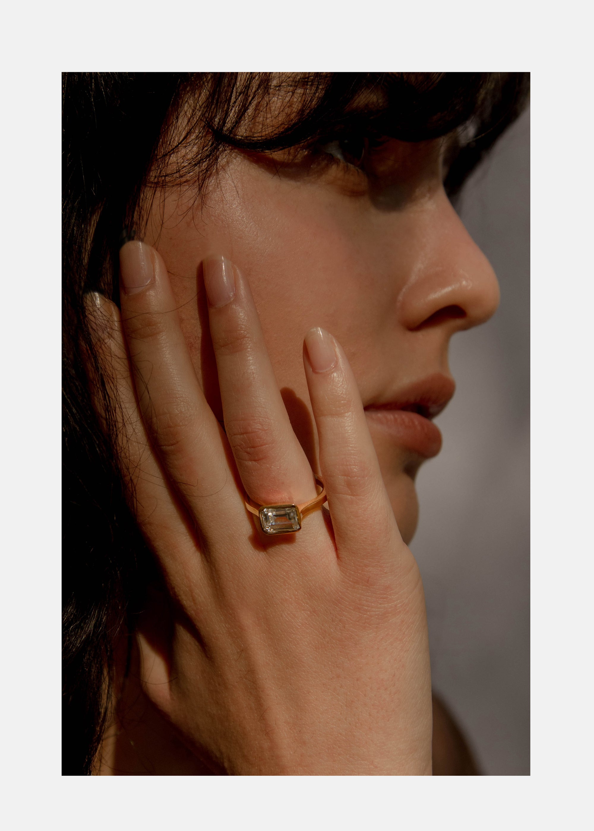 Emerald E/W Diamond Cosma Ring